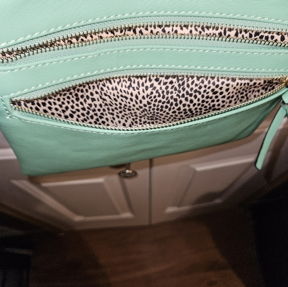 New mint green vegan leather crossbody purse with 3 outer & inner pockets - Picture 5 of 8